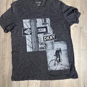 Dkny Men's Grey and Black T-shirt